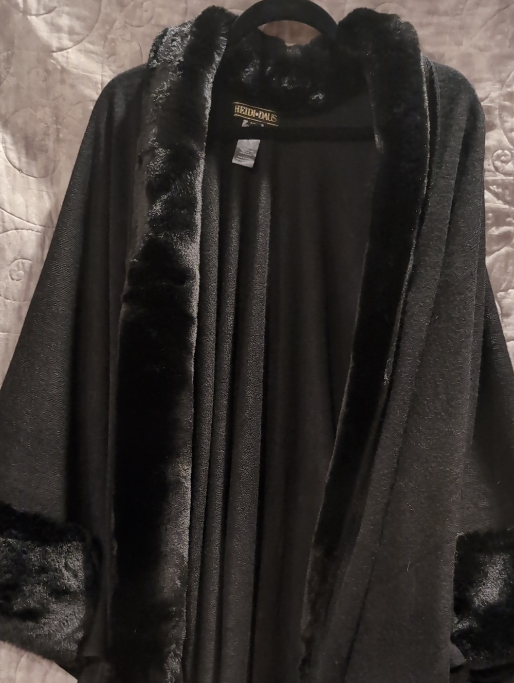 Heidi Faust Women's Black Faux-Fur Cape